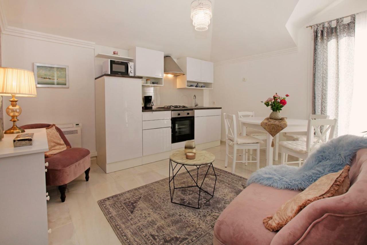 Apartment Ambroz ヴェラ・ルカ エクステリア 写真